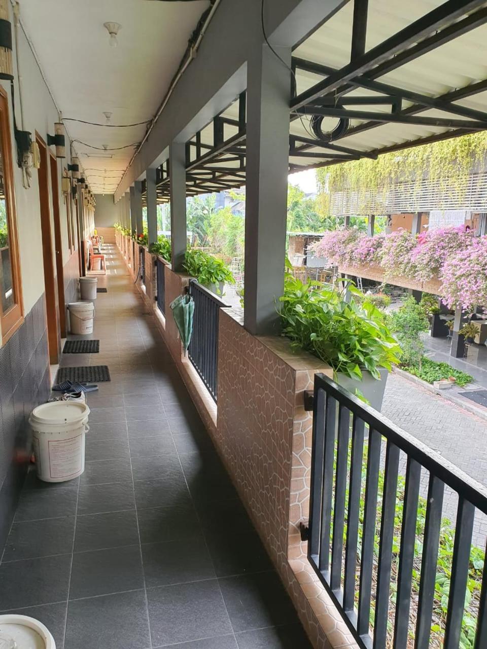 Taman Paradise Homestay Pradahkalikendal Dış mekan fotoğraf